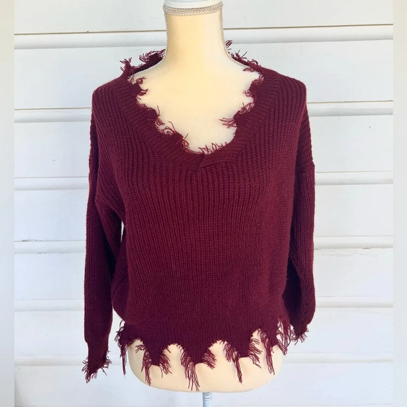 Boutique Woman’s Burgundy Tight Knit V Neck Cozy Sweater Size Small - Picture 1 of 3